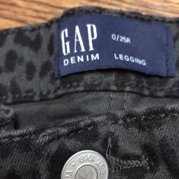 Women’s GAP jeans size 0 Cheetah print (legging) - Picture 3 of 4